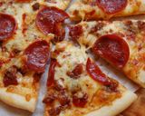 Foto langkah ke 8 dari resep Pepperoni Pizza.