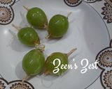A picture of step 4 of Shine Muscat Tanghulu/Chinese Candied Fruits.