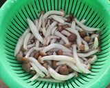 Foto langkah ke 4 dari resep Tumis Jamur Shimeji.