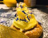 Foto del passaggio 3 della ricetta Mini frolle al limone con petali di fiordaliso