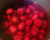 Foto del paso 2 de la receta: Pierna adobada en cama de papas
