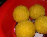 A picture of step 5 of Moong dal ladoo.