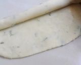 A picture of step 4 of Dhania Chapati.