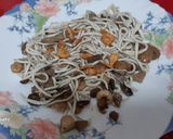 Foto del paso 4 de la receta: Gulas con setas y gambas