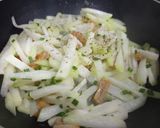Hình bước làm 3 của món Su hào xào tóp mỡ