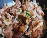 Hình bước làm 4 của món Sườn xào chua ngọt với khế