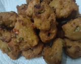 Gambar langkah 4 resipi Cucur Nasi Daun Bawang.