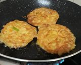 Foto langkah ke 5 dari resep Dadar Telur Nasi Wortel ala Aa.