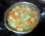 Foto del paso 2 de la receta Crema de zanahorias y calabacín con arroz y batata