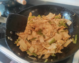 A picture of step 7 of Chow Fun(Instant Spice Mix Version).