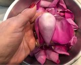 Foto del paso 1 de la receta: Ensalada de rosas y choclitos