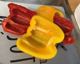 Une image de l'étape 3 de Poulet mariné aux poivrons bicolores.