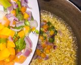 A picture of step 3 of Egg Veggies noodle 🍜by maryumms_cuisine🌸.