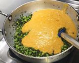 A picture of step 6 of Methi matar malai.