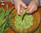 Foto del paso 1 de la receta: Habas con cebolla