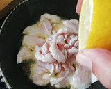 Foto del paso 2 de la receta: Pastel de pollo y cebolla caramelizada picante
