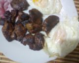 Foto del paso 4 de la receta: Hígado de pollo dorado con huevos