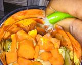 A picture of step 3 of Carrot and apple drink.