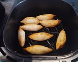 Foto del paso 6 de la receta: Gyozas de piña con piñones y queso con obleas en Airfryer o sartén tu eliges