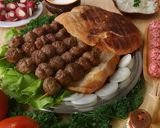 Sis kefte (roston sült birkahúsgombócok) recept fázis 4 fotója