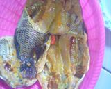 Foto langkah ke 3 dari resep Ikan goreng sederhana.