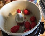 Une image de l'étape 5 de Tarte aux quetsches et pralines roses.