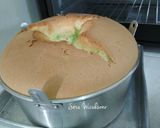 Foto langkah ke 5 dari resep (marble) Pandan Chiffon Cake.