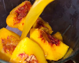 Foto del paso 2 de la receta: Smoothies de durazno, bananas con jugo de naranja 🍊