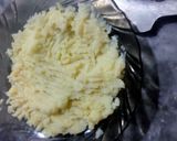 A picture of step 2 of Pyaaz ki kachori.