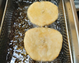 Foto del paso 3 de la receta: Tortas fritas materas 🧉para tardes de lluvia ☔🌦