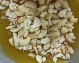 ડ્રાયફૂટ ચીકી (Dryfruits Chikki Recipe in Gujarati) રેસીપી સ્ટેપ2ફોટો