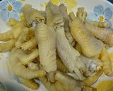 Hình bước làm 2 của món Chân gà luộc sốt Thái