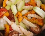 Hình bước làm 2 của món Canh rau, củ, nấm