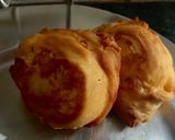 A picture of step 2 of Egg Bonda.