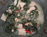 Foto langkah ke 2 dari resep Bobor Daun Singkong Tahu.