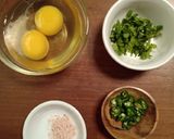 Foto langkah ke 1 dari resep 🥚Telur Dadar Lombok ijo.
