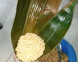 Foto langkah ke 4 dari resep Bakcang (cara melipat daun) 4/4.
