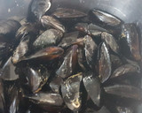 Foto del paso 1 de la receta: Mejillones de roca al Albariño con salsa picante