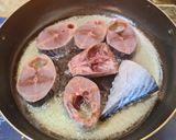 Hình bước làm 1 của món Cá ngừ kho nước dừa