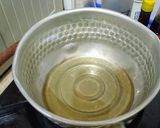 Foto langkah ke 1 dari resep Chiffon Cake Lembut with Au Bain Marie Technique.