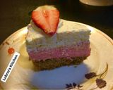 A picture of step 5 of Strawberry cheese cake 🍰.