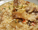 Foto del paso 6 de la receta: Arroz caldoso con conejo y setas aromatizado con perejil y romero