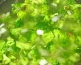 A picture of step 2 of Garlic Broccoli Soup.