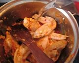 Foto langkah ke 5 dari resep Ayam woku daun kemangi.