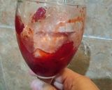 Foto langkah ke 3 dari resep Korean ice strawberry milk.