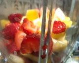 Foto del paso 1 de la receta Jugo de papaya, fresas y leche