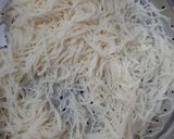 A picture of step 1 of Vermicelli spicy veggies bowl.