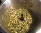 Foto del passaggio 3 della ricetta Risotto con tarassaco e pepite di pancetta(My CuCo Assistant)