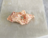 Foto del paso 5 de la receta: Rollitos crujientes de salmón ahumado y queso
