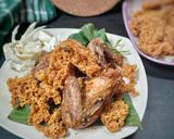 Foto langkah ke 7 dari resep Ayam Goreng Kremes Mbok Berek.